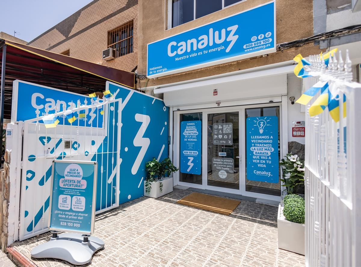 Canaluz Vecindario, un espacio moderno, accesible y diseñado para contratar directamente o incluso resolver -cualquier duda- sobre tu factura de la luz, con un trato personal y cercano.