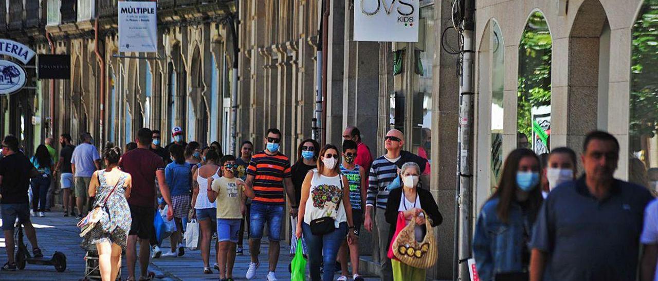 Calle Alcalde Rey Daviña, una de las principales arterias económicas de Vilagarcía, ayer.