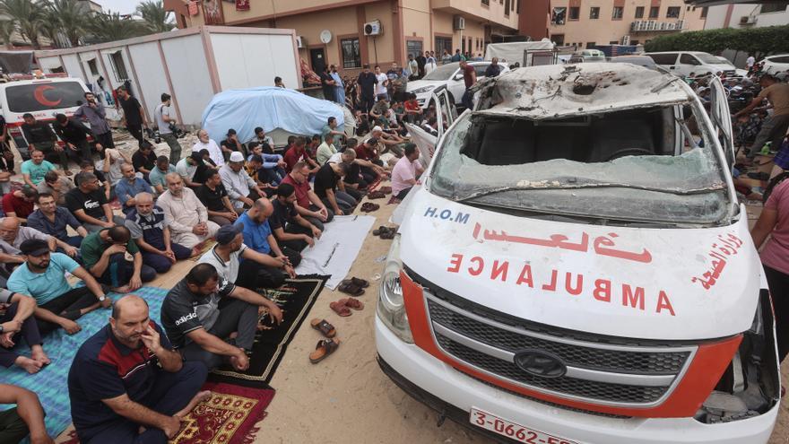 Colapsa el hospital Nasser de Gaza ante una avalancha de heridos y personas que buscan refugio tras ataques israelíes en Jan Yunis