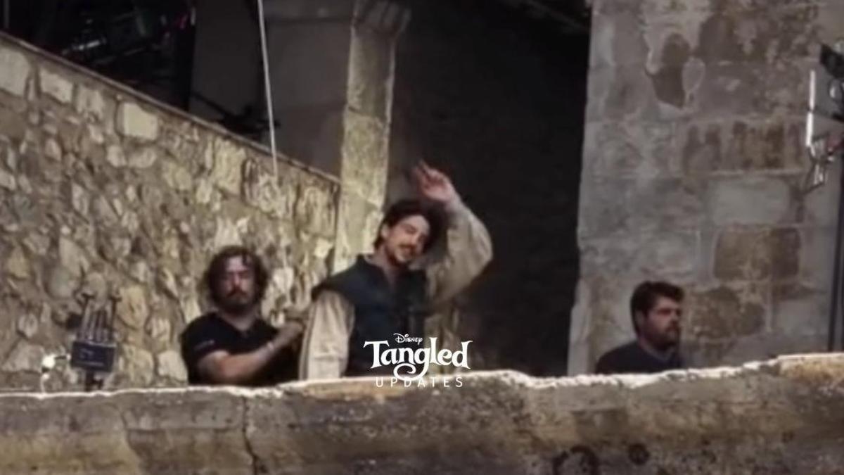 Milo Manheim caracteritzat com a Flynn Rider a la Catedral de Girona