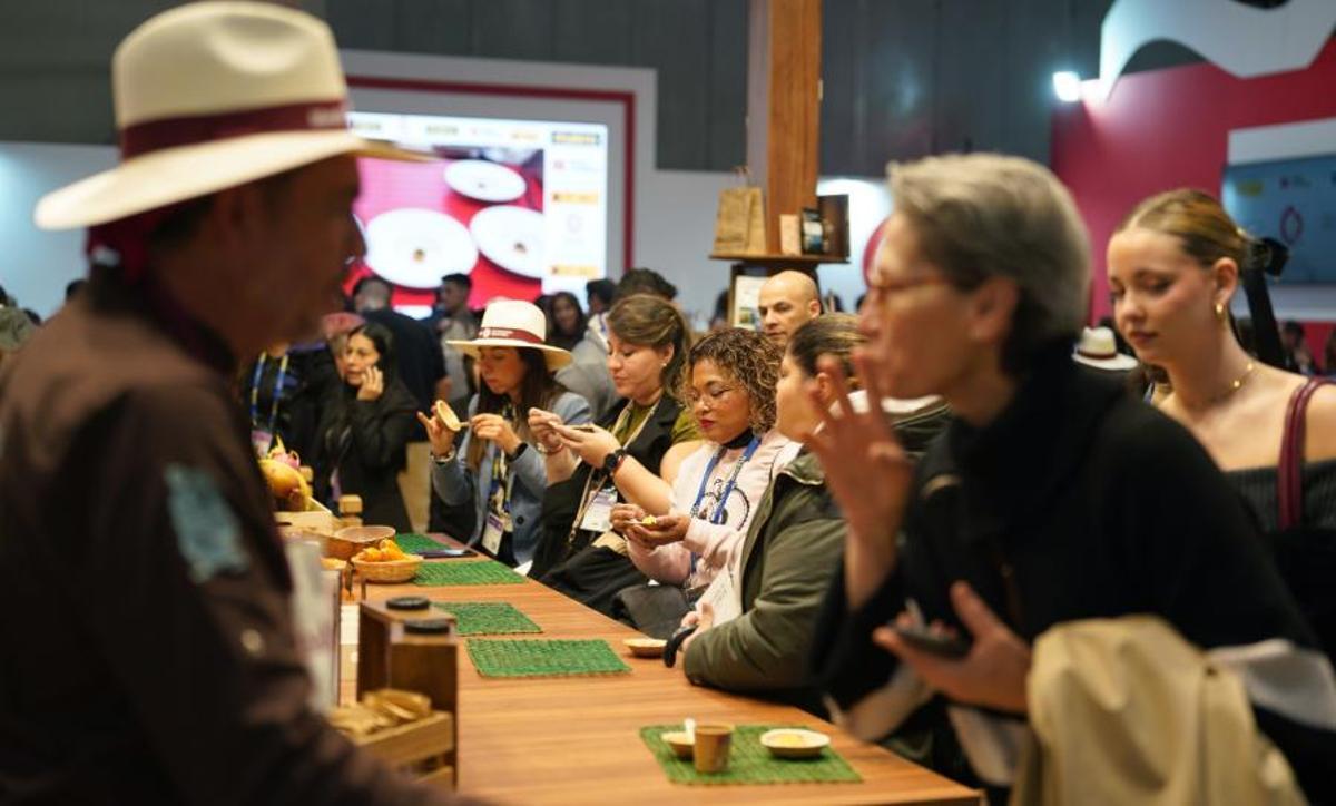 Público profesional disfruta de una degustación en uno de los talleres de Madrid Fusión Alimentos de España 2026, en IFEMA Madrid.
