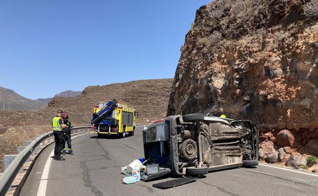 Vuelca su coche tras desvanecerse al volante en Gran Canaria