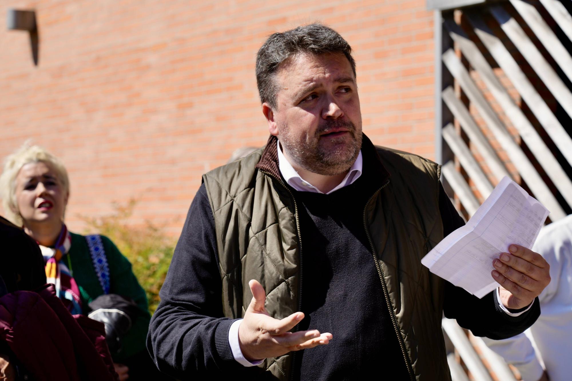 EN IMÁGENES: El actor asturiano José Antonio Lobato ya da nombre a la escuela-teatro de Pumarín en Oviedo