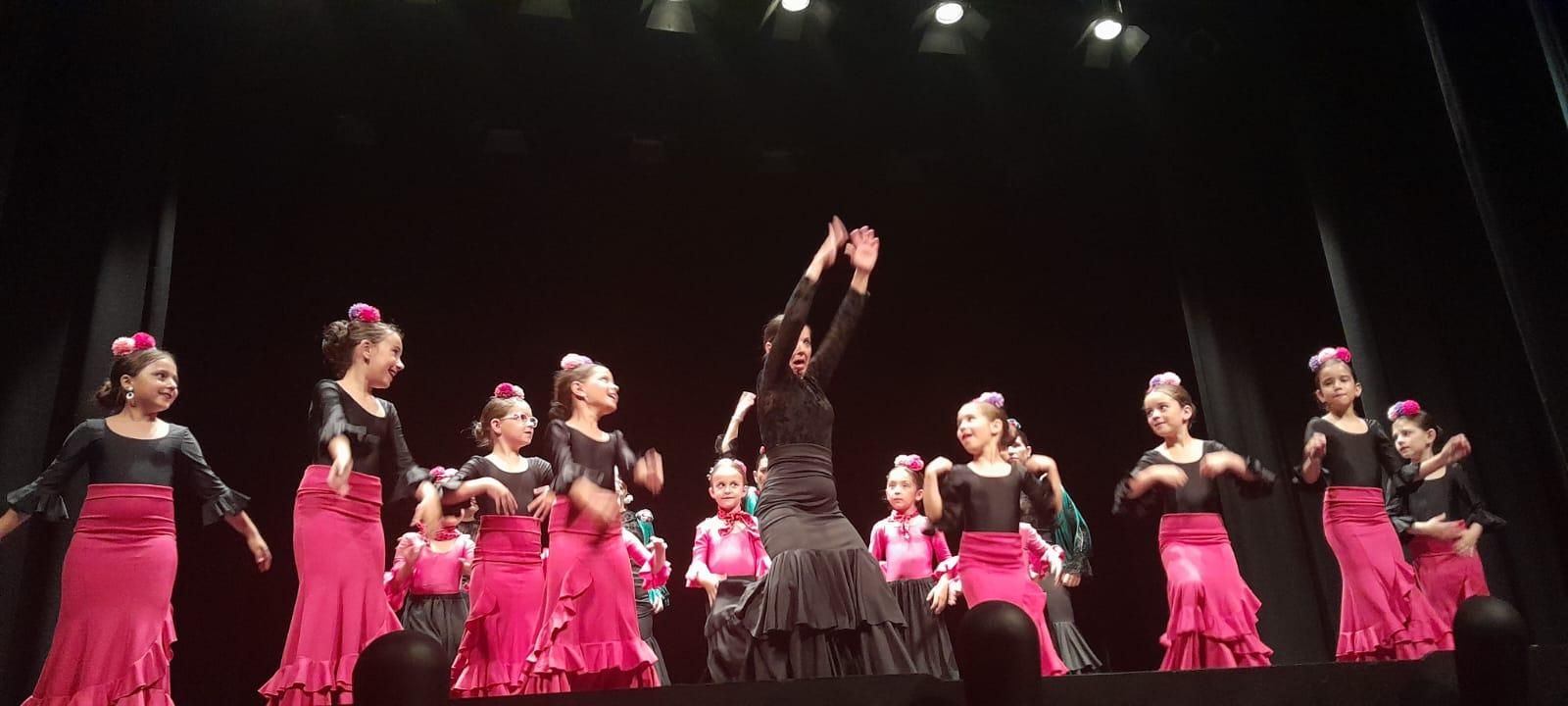 GALERÍA | Gala de baile para celebrar el fin de curso de la Asociación "Flamenco y Compás de Toro"