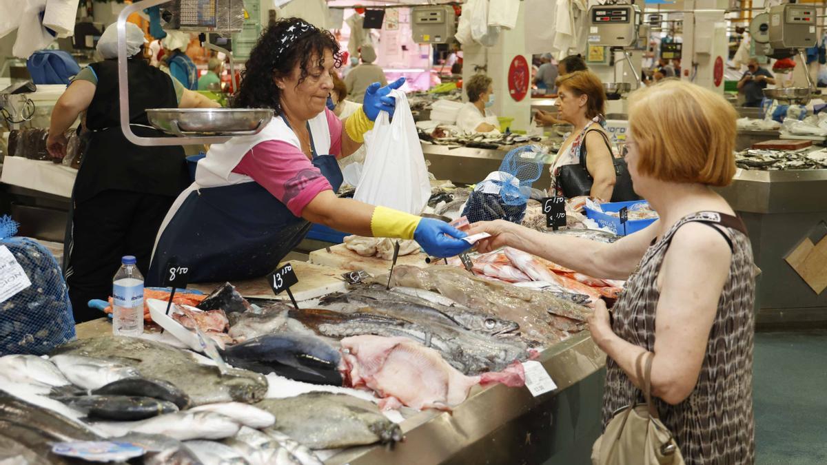 Pescadería en el mercado de O Calvario de Vigo.