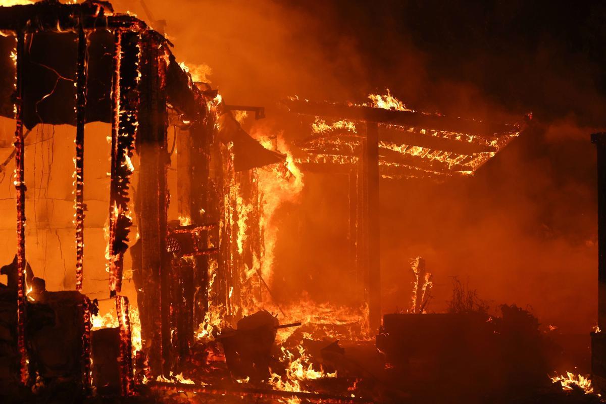 Otro devastador fuego en Mariposa (California) se acerca al parque de Yosemite