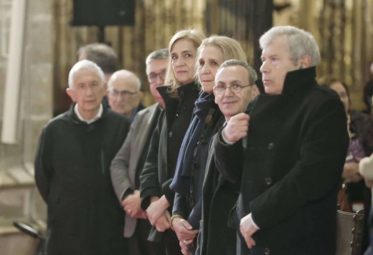 Doña Sofía y las infantas Elena y Cristina, acompañadas de Victoria Federica e Irene Urdangarin, en el Concierto de Semana Santa que se celebra en la Catedral de Mallorca