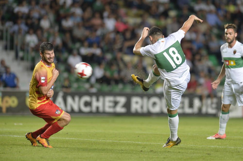 El Elche se muestra espeso y sin ideas ante el Alcoyano.