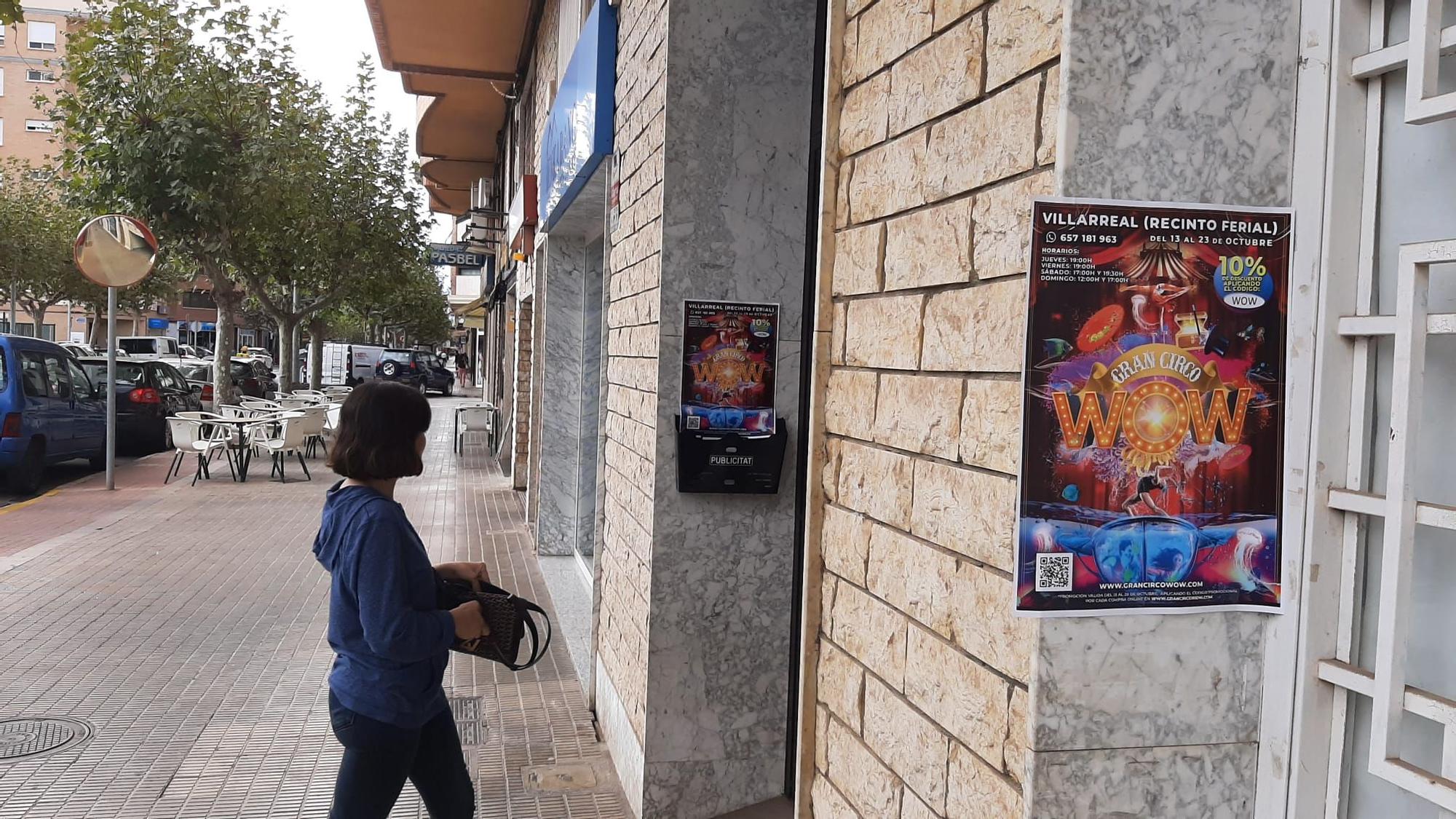 Empapelan Vila-real con los carteles de un circo