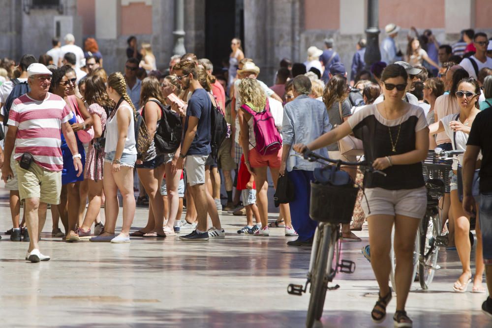 El centro de Valencia, lleno en pleno agosto