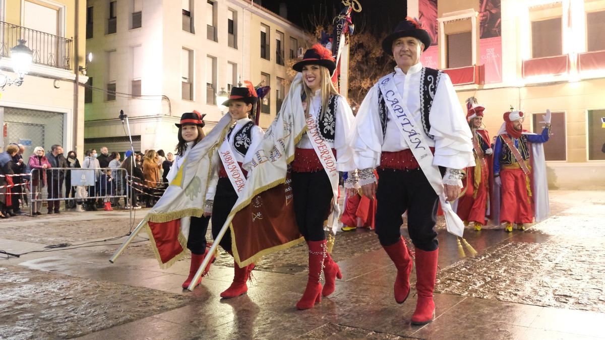 La capitanía Zíngara recibiendo los aplausos del público.