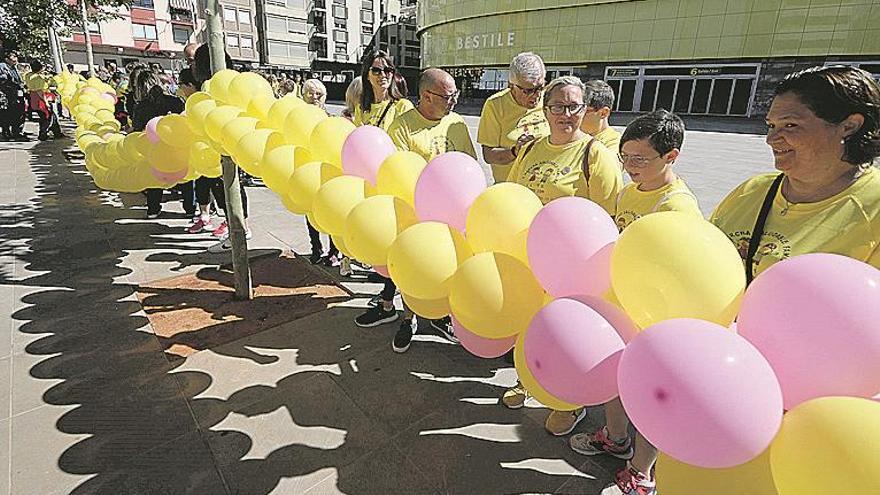 Canciones de siempre y solidaridad aderezan el cierre de las patronales