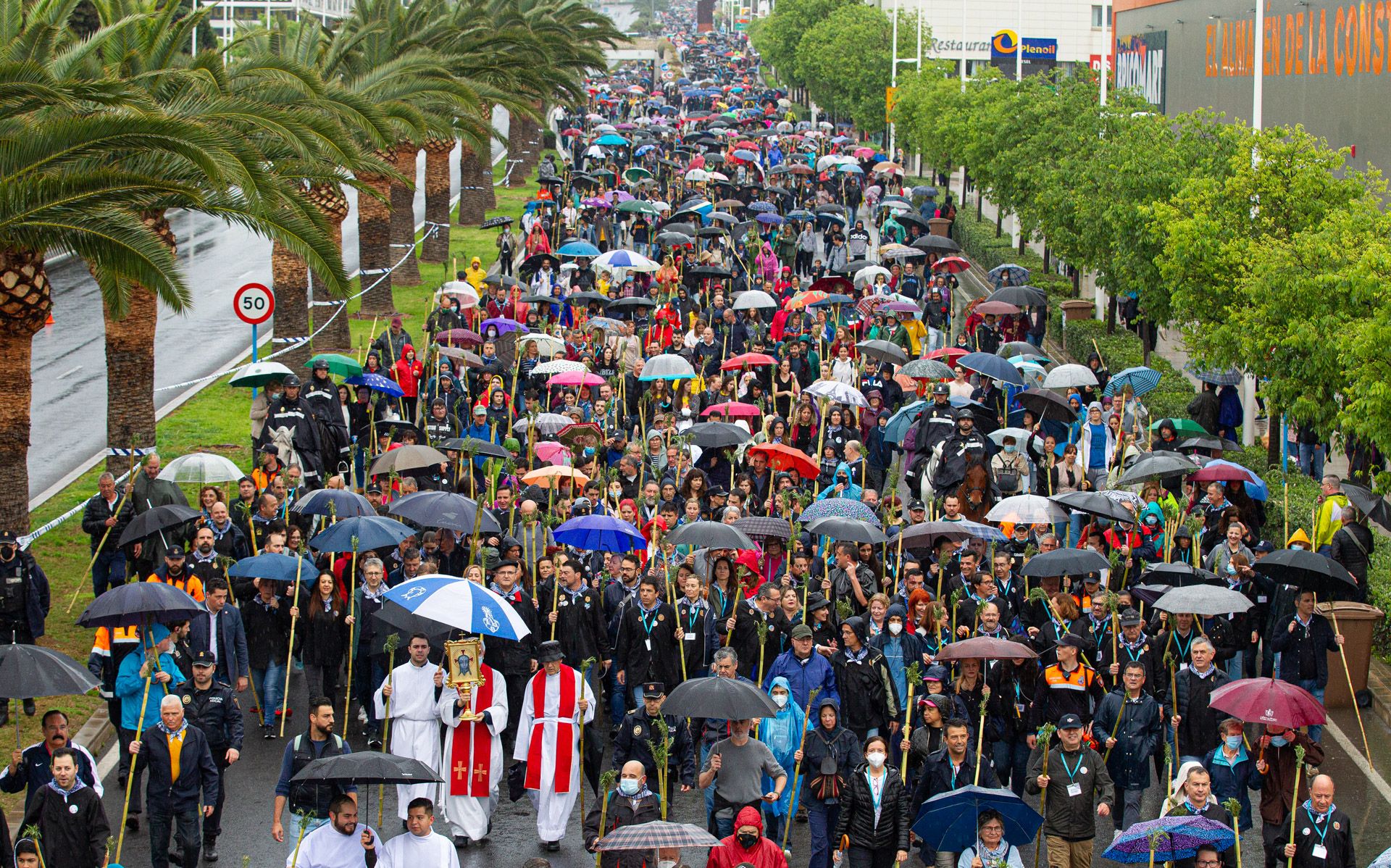 La lluvia no puede con la tradición