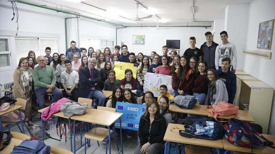 El programa ‘Europa en la escuela’ se da a conocer en el IES Alhaken II