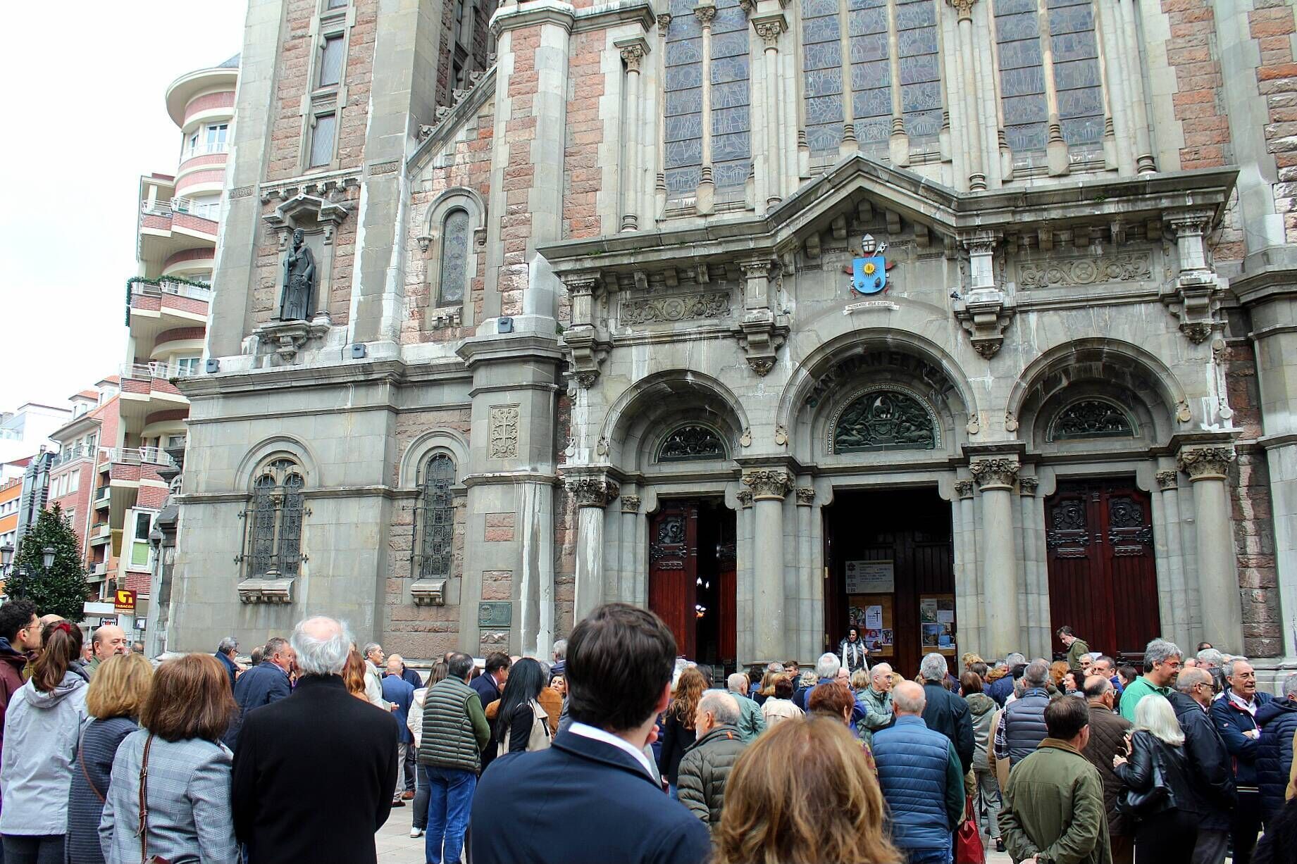 Multitudinario adiós a César Álvarez de Linera, un magistrado "incansable"
