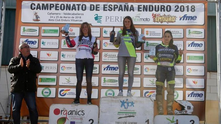 Barro y acción en el Enduro Cañamero-Valdecaballeros