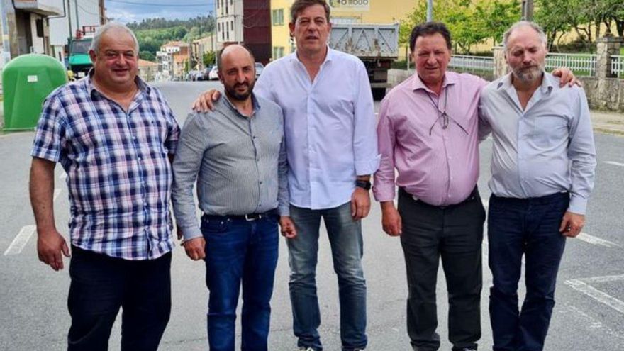 Besteiro, flanqueado por Camiñas y Vence.