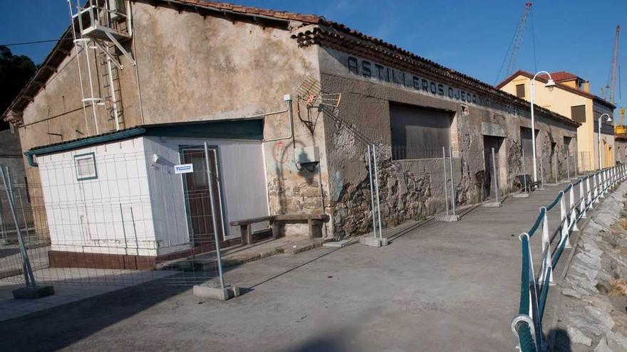 Los antiguos astilleros Ojeda y Aniceto, el inmueble donde está previsto instalar el centro de interpretación del cañón submarino de Avilés.