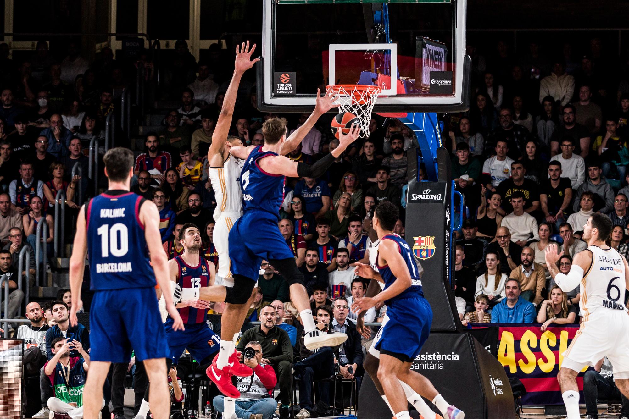 Jan Vesely of Fc Barcelona in action against Walter Tavares of Real Madrid during the Turkish Airlines EuroLeague, match played between FC Barcelona and Real Madrid at Palau Blaugrana on January 03, 2024 in Barcelona, Spain.