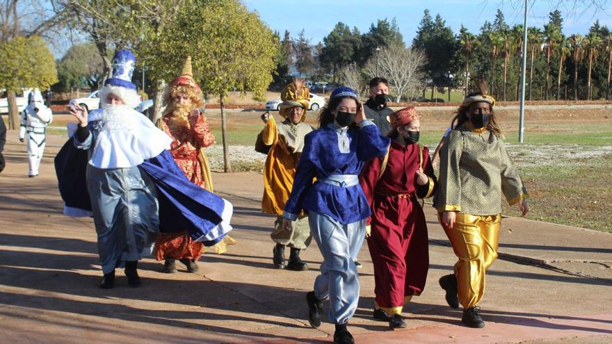 Los Reyes Magos visitan la barriada de La Alquería, en Alhaurín de la Torre.