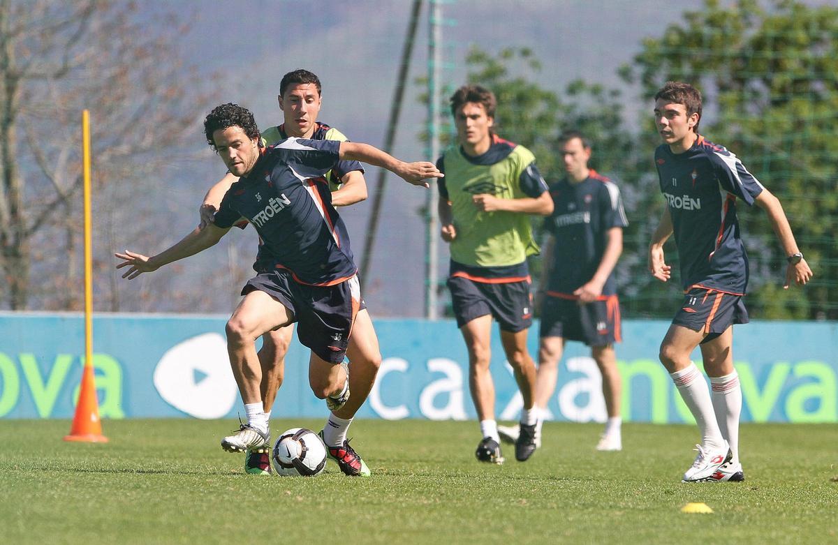 Mateo, en un entrenamiento en A Madroa, junto a Roberto Lago, Jonathan Vila, Andrés Tuñez y Iago Aspas.