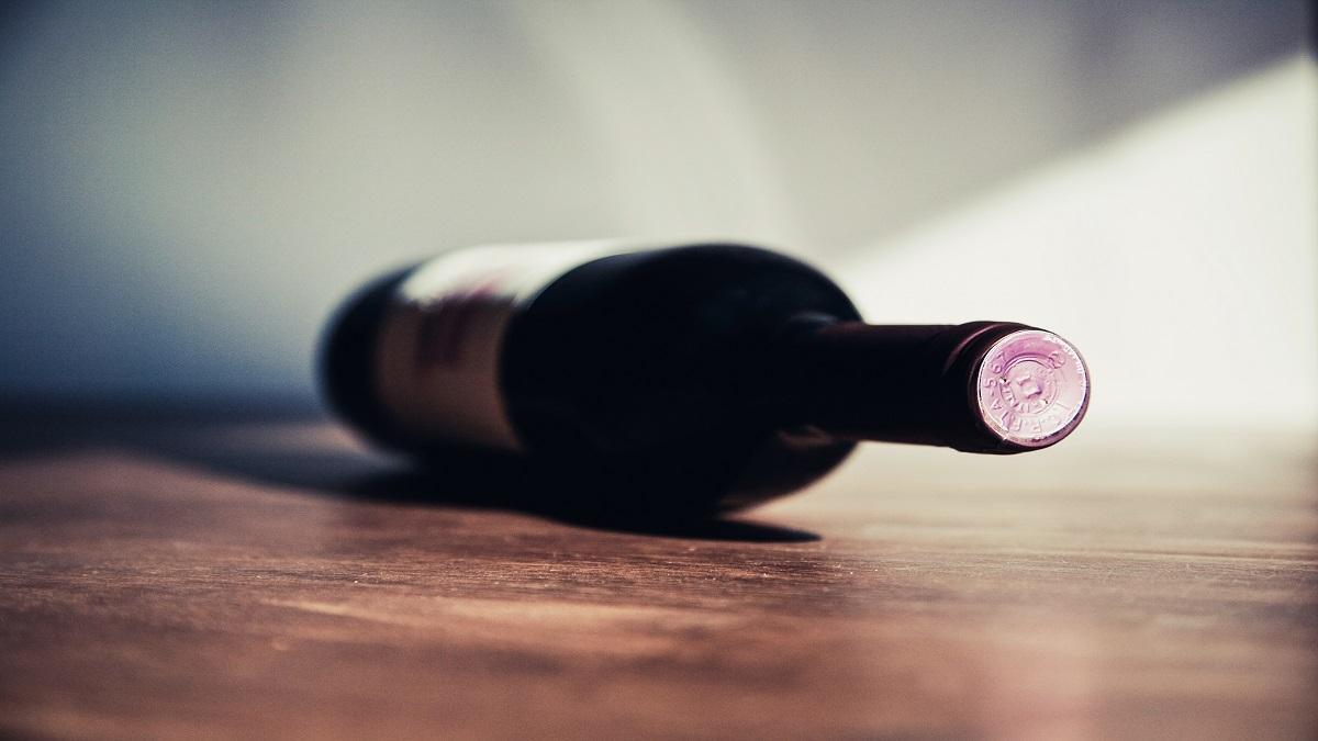 La etiqueta de estas botellas de vino que ha dado de qué hablar en Twitter