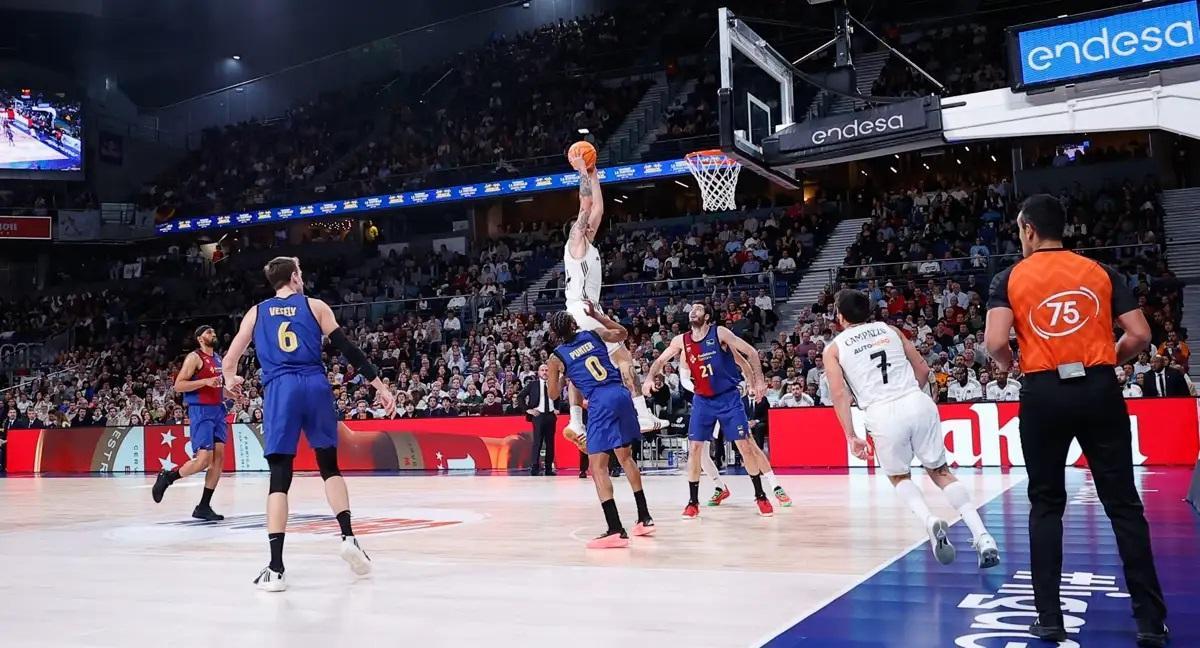 Deck voló ante el Barça pero acabó aterrizando lesionado en el Wizink Center