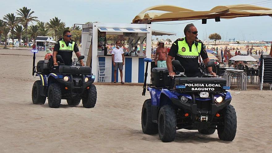 Agentes de la Policía Local de Playas de Sagunt.