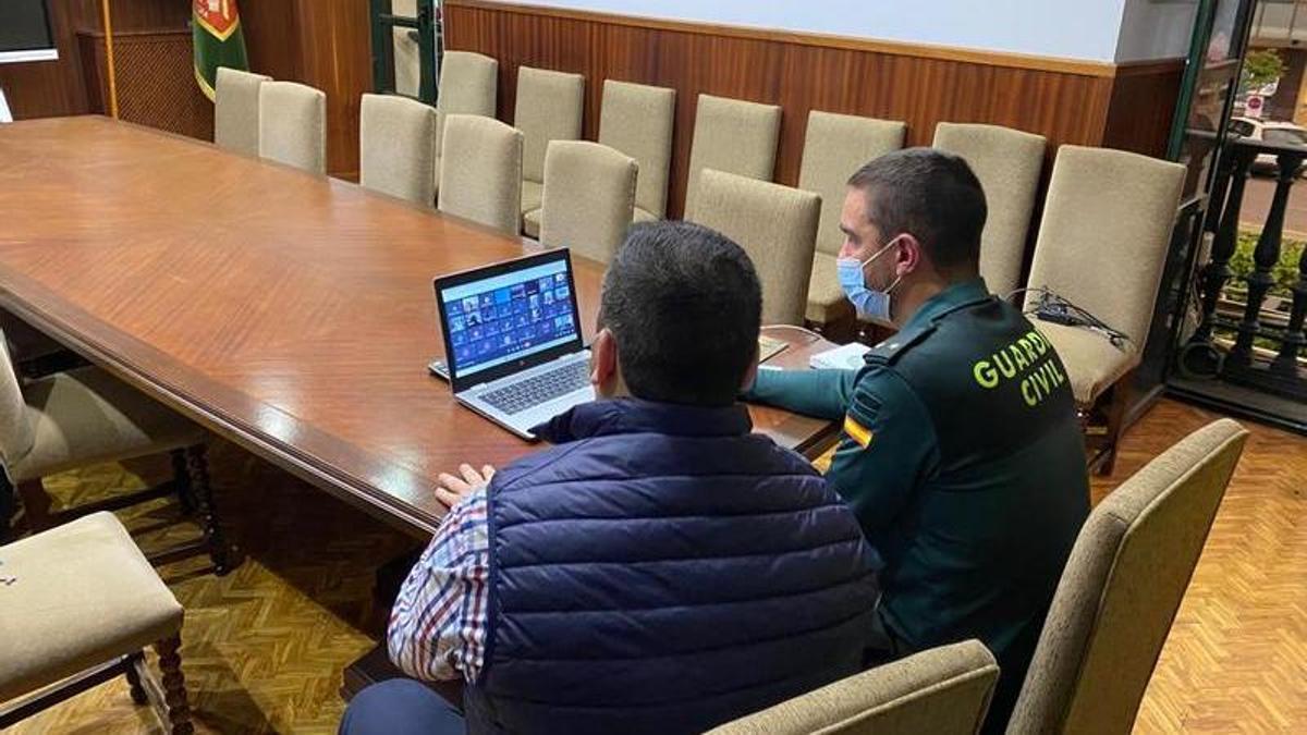La Guardia Civil de Córdoba ofrece una videoconferencia a las Ampas sobre los riesgos de Internet.
