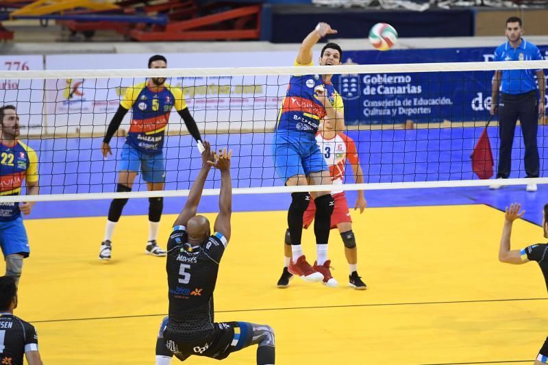 DEPORTES. 03-11-18 VECINDARIO. SANTA LUCIA DE TIRAJANA. Partido de Voleibol masculino: Vecindario ACE Gran Canaria - Ushuaña Ibiza Voley FOTOS: JUAN CASTRO.  | 03/11/2018 | Fotógrafo: Juan Carlos Castro