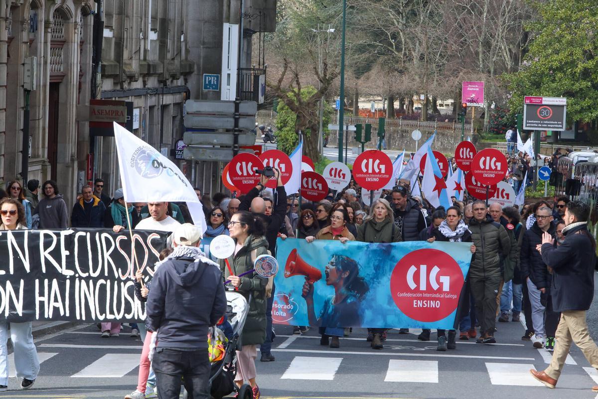 Paso da marcha pola céntrica rúa da Senra