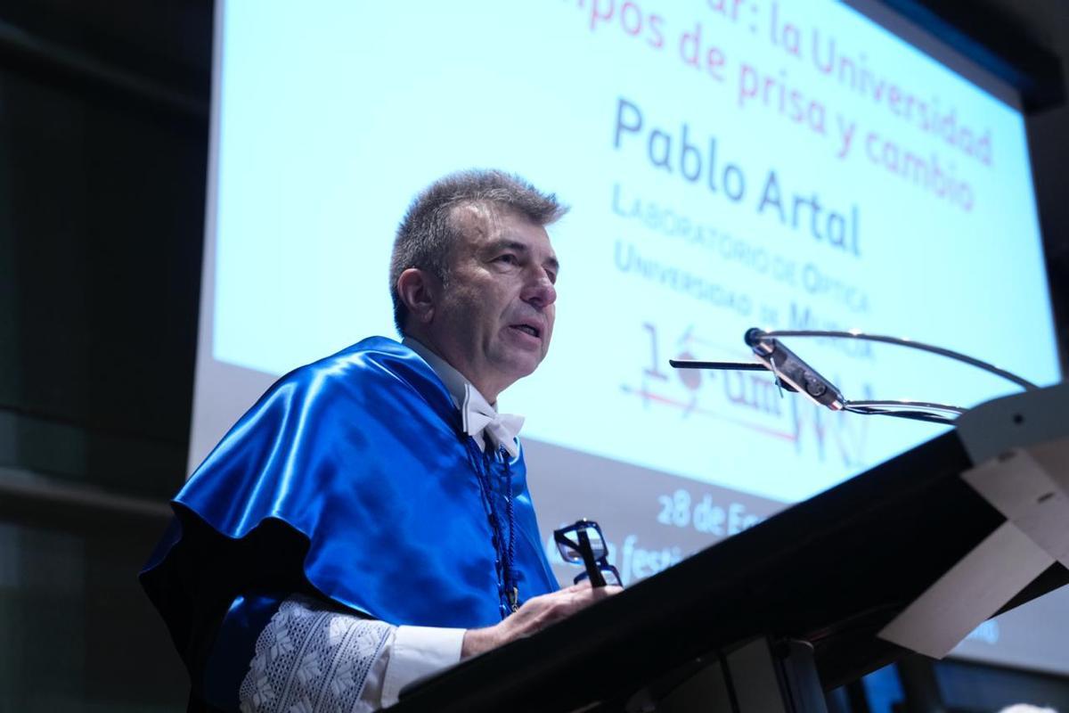 Pablo Artal durante la lectura de la lección inaugural.