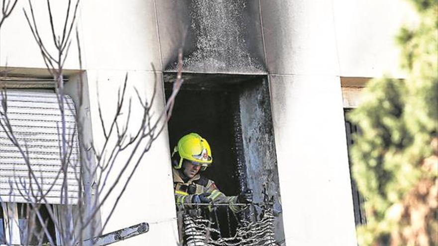 Dos incendios en Torrevieja y Valencia dejan tres personas muertas