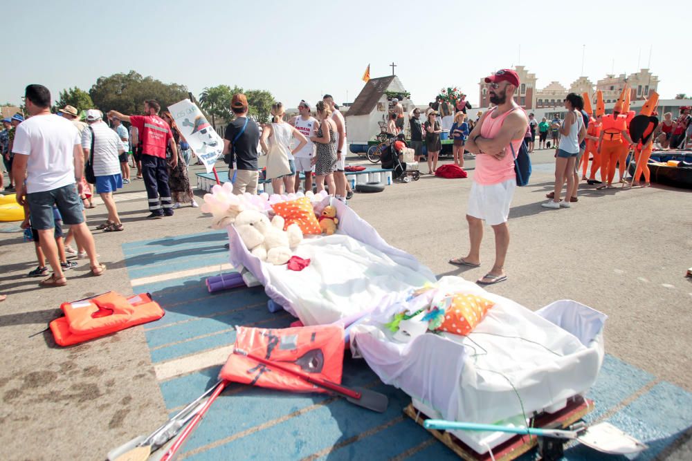 Regata de barcos locos en La Marina de València