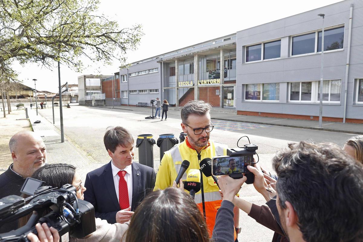 Les imatges de l'entorn de l'escola de Porqueres on s'ha produït una explosió mentre feien un experiment