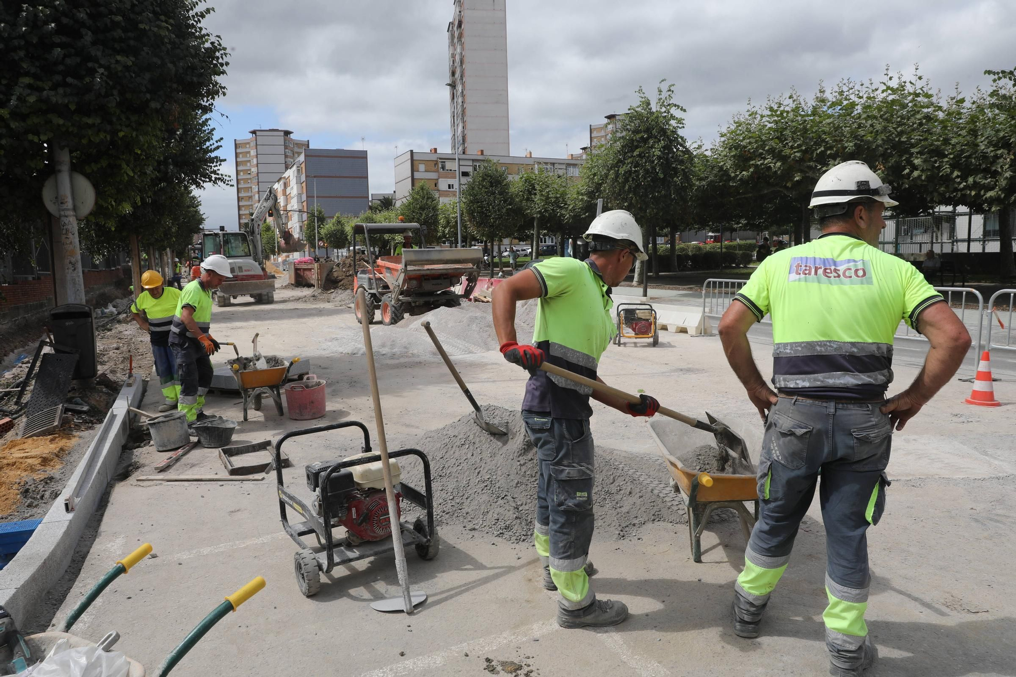 Así fue la visita de la Alcaldesa de Gijón a las obras de la EMA en Pumarín (en imágenes)