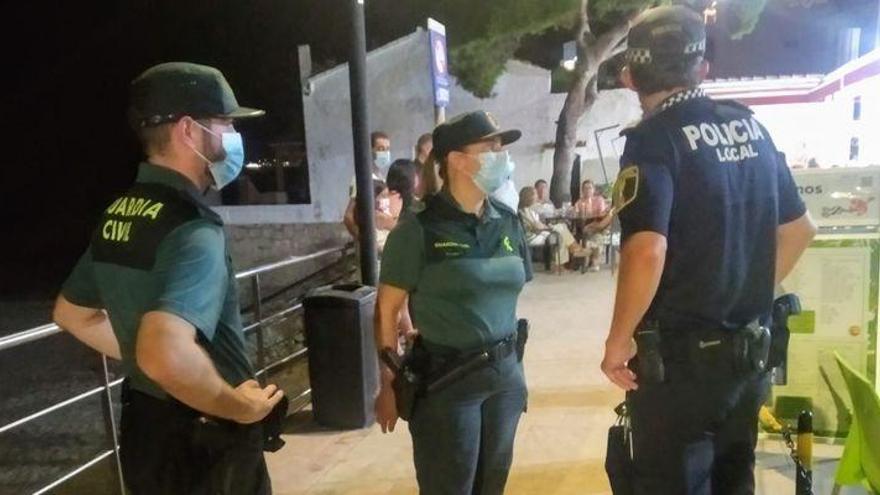 Alcalà realiza 15 denuncias en el dispositivo antibotellón en playas