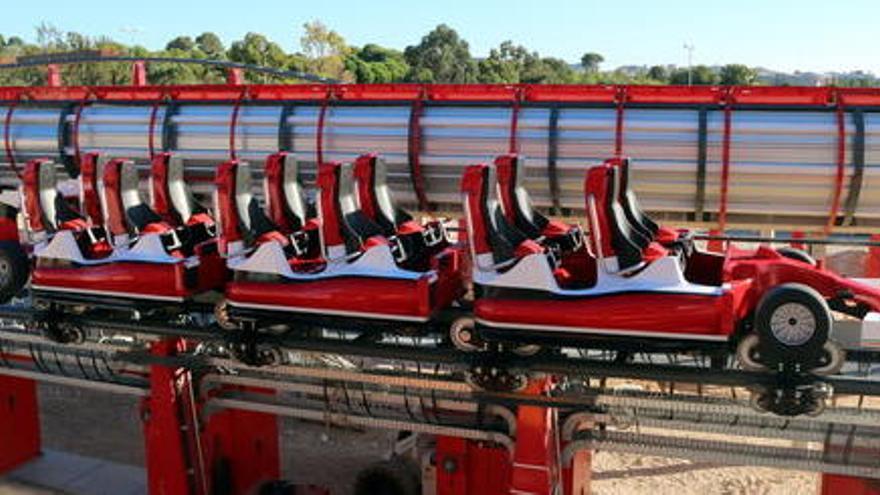 Uns dels trens de l&#039;accelerador vertical de Ferrari Land.