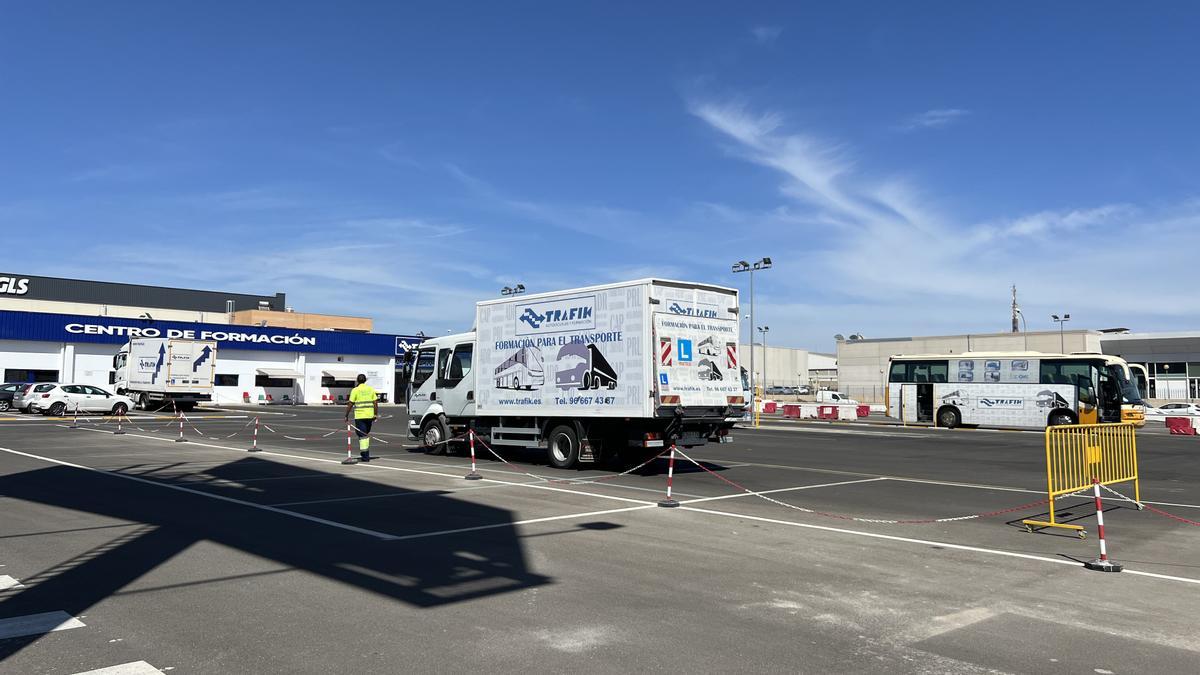 Trafik cuenta con dos pistas de prácticas en Alicante y Elche con un horario de ininterrumpido.