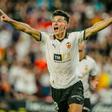 Pepelu celebra su primer gol con el Valencia