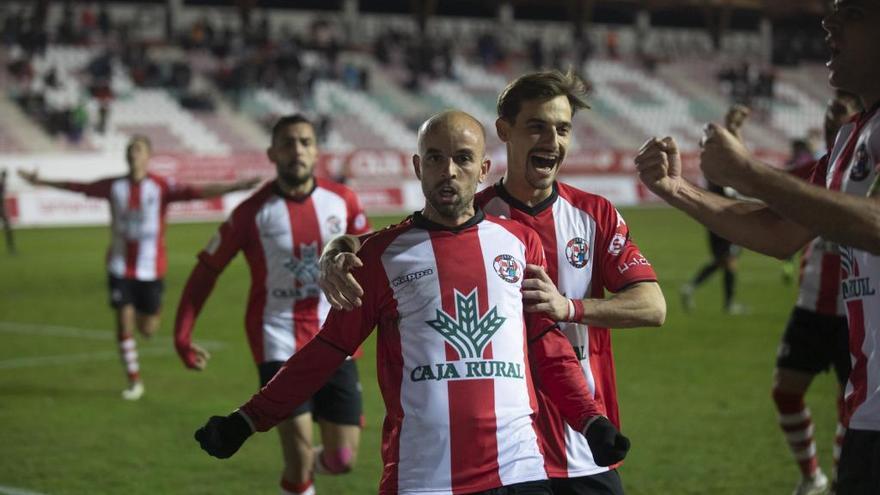 Sergio García celebra un gol junto a sus compañeros del Zamora CF en una imagen de archivo.