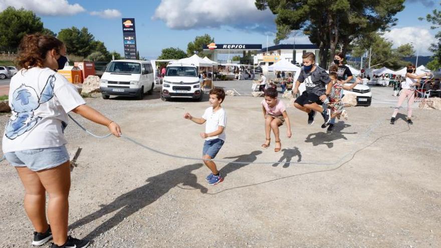 Los niños disfrutaron de una mañana de juegos tradicionales. | J.A.Riera