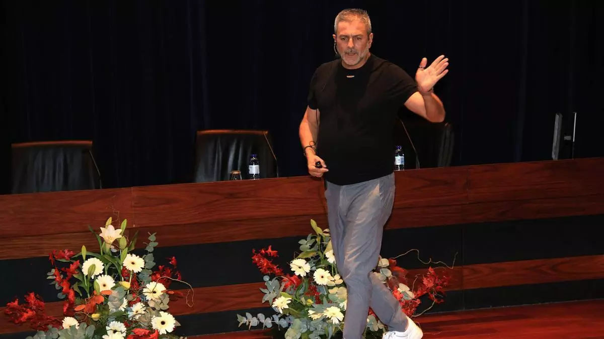 Antonio Márquez, maestro de educación especial: «Las altas capacidades exigen que los padres estén a la altura y sepan acompañar a sus hijos»