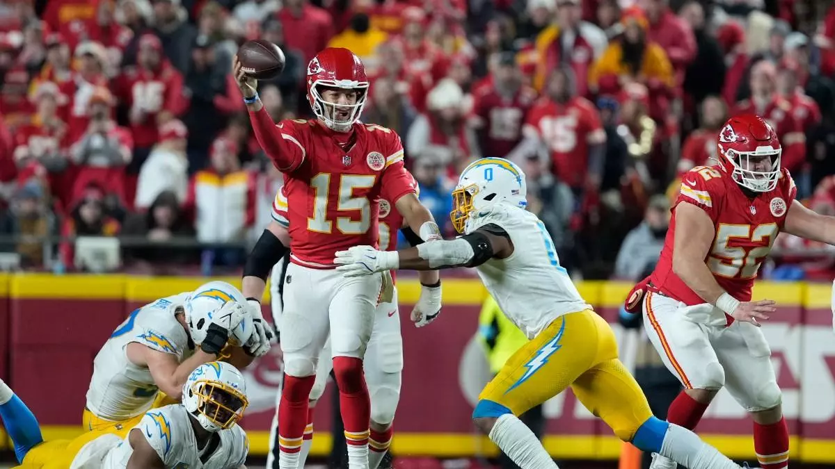 Los Chiefs vuelven a tirar de épica ante Chargers y se coronan en la AFC Oeste