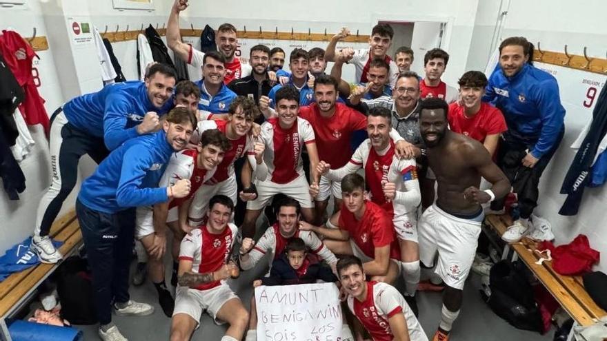 El Benigànim celebra la victoria ante el CD Thader.