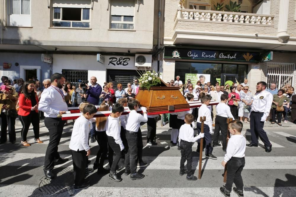 La procesión recorrió el itinerario entre la iglesia del Sagrado Corazón y la Inmaculada en Torrevieja