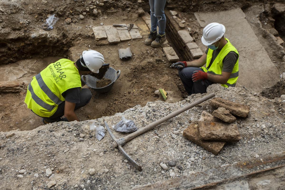 Las obras de la Reina sacan a la luz una posible cuarta muralla de València