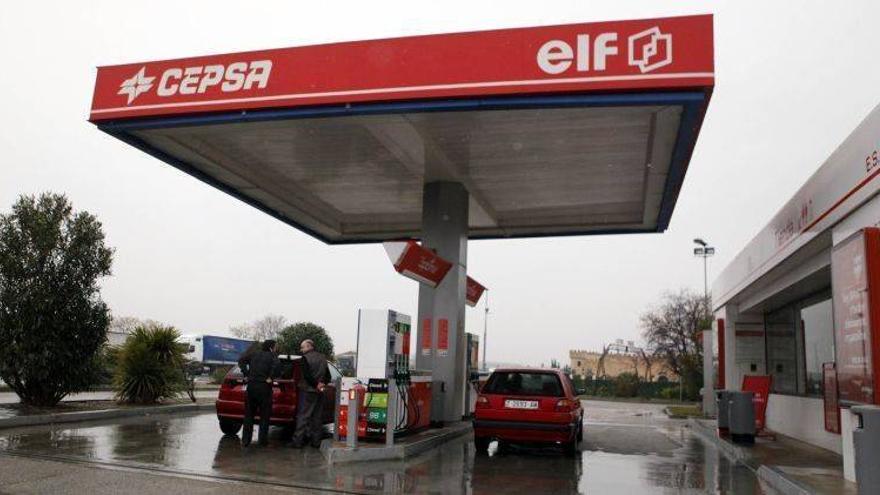 La OCU desvela las gasolineras más baratas de las principales rutas españolas