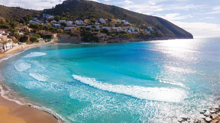 La playa del Portet de Moraira, sin las boyas que salvan la posidonia