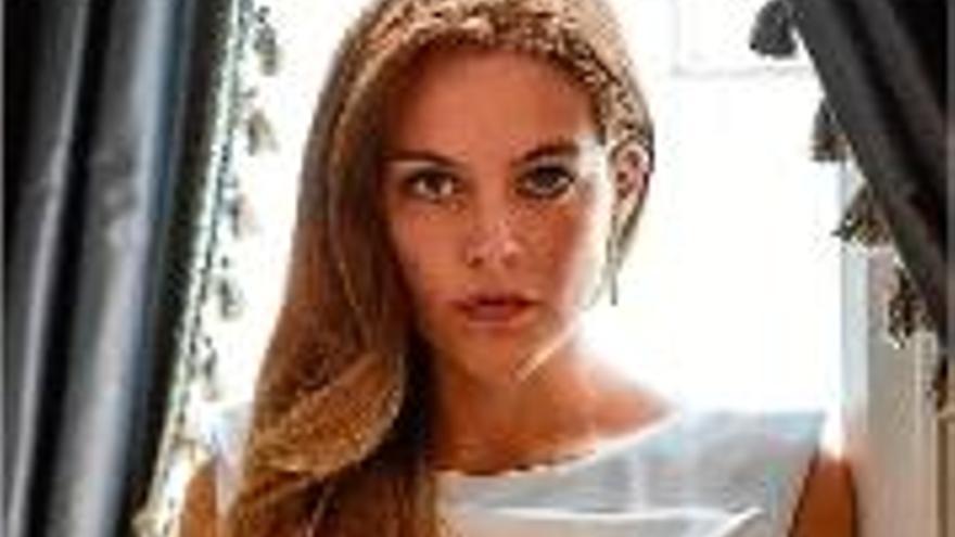 Riley Keough interpreta Christine Reade.